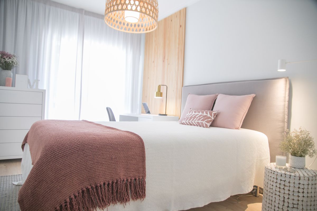 Chambre gardée au frais par un climatiseur mobile